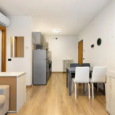Modern Retreat With Ac & Fast Wi-fi Apartman